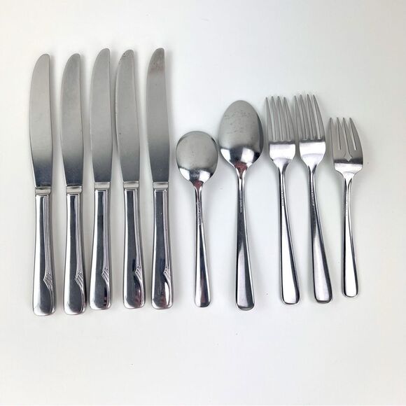 Oneida Flatware Mixed Lot 10 Pieces Stainless Steel Knives Forks Spoons - Picture 5 of 6